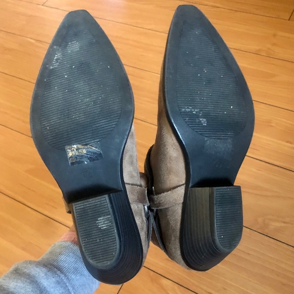 Pointed-toe Harness Booties - Picture 4 of 7